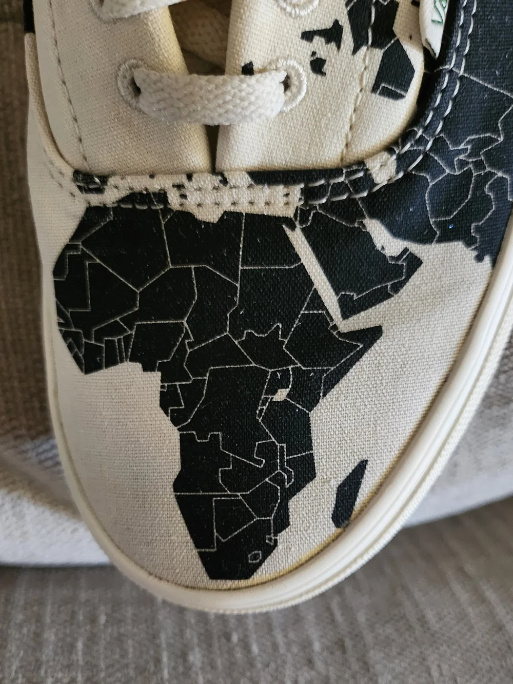 Vans Era Sneakers with Black World Map Print - White/Black